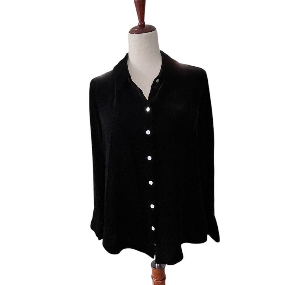 NWOT Faherty black  Stretch Silk Velvet Genevieve Shirt  size medium
